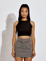 Dehnbares Frachtskort mit passender Gürtel