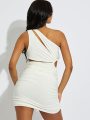 Schneiden Sie ein Doppelgurt aus einem Schulter -Kleid aus