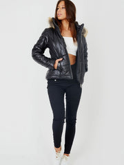 Gevoerde faux bont capuchoned jas